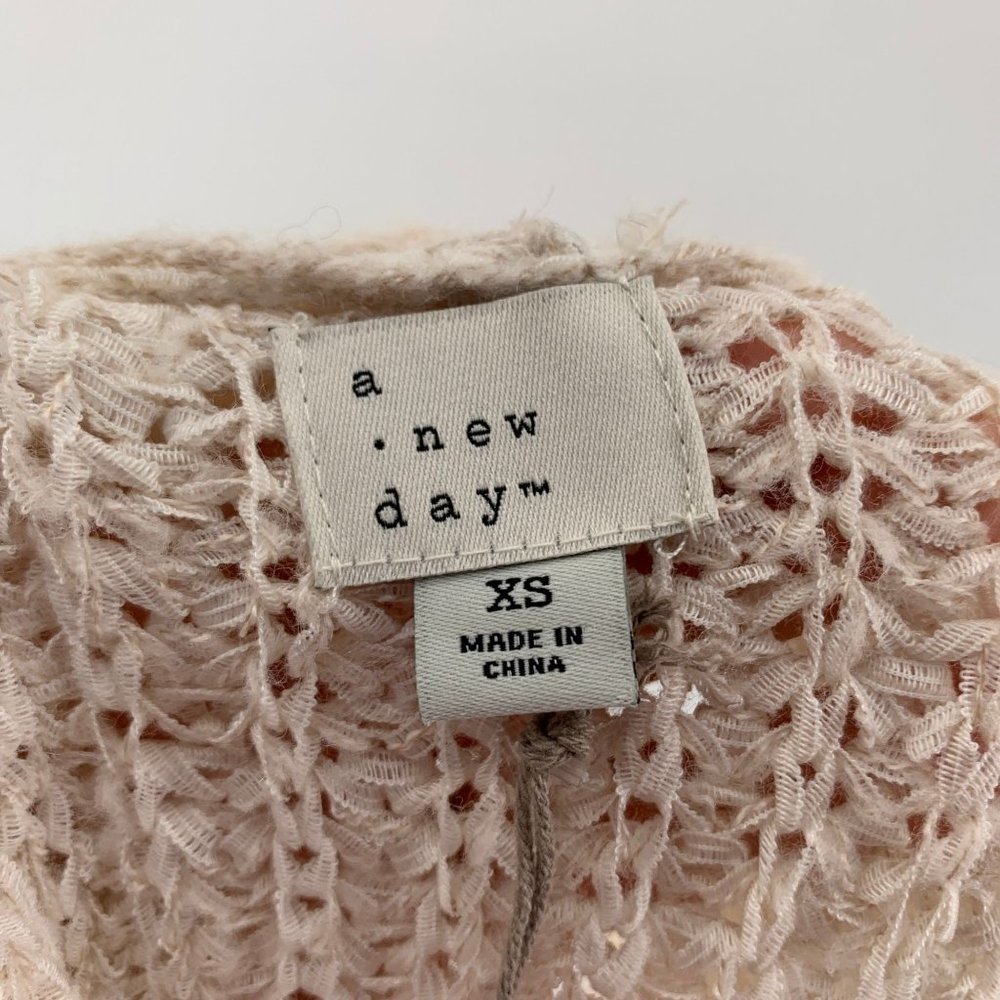 A New Day NWT Women's Cream V-Neck Knit Pullover Sweater Size Extra Small - Picture 5 of 6